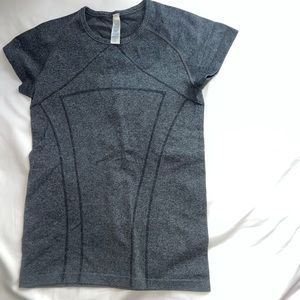 IVIVVA Swiftly Tech short sleeve t shirt